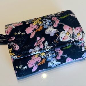 NWOT Vera Bradley RFID Riley Compact Wallet - Bloom Boom Navy